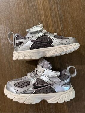 Nike Kids Silver and Dark Gray Athletic Sneakers with Black Swoosh